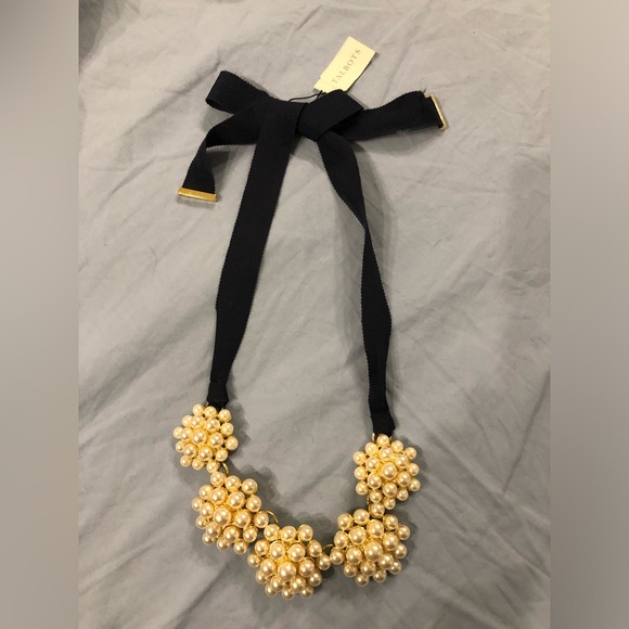 Pearl clusters with elegant tie back necklace - Picture 2 of 5